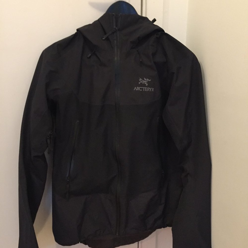 EUC Black Arcteryx goretex shell rain jacket women